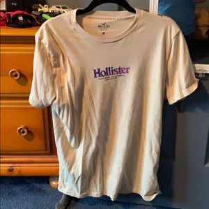 Men’s Hollister tee